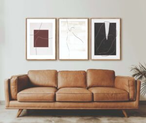 Sofá de cuero de estilo retro con arte abstracto