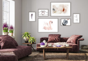 Salón moderno con láminas artísticas