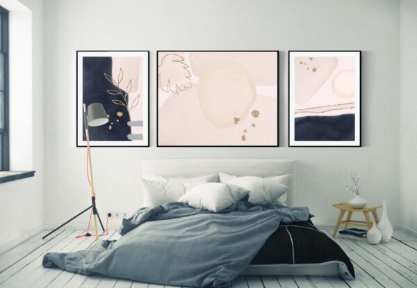 Arte abstracto enmarcado en dormitorio moderno