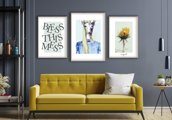 Disposición de arte gráfico en salón moderno