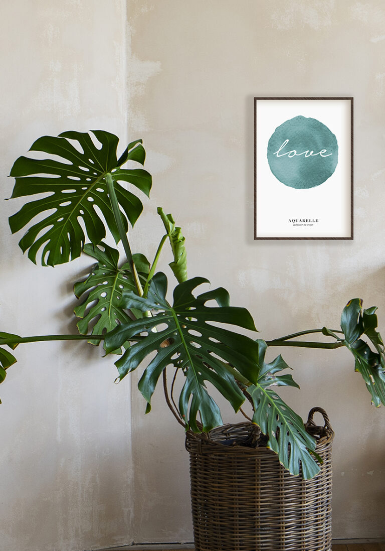 Arte minimalista de la palabra Love en acuarela