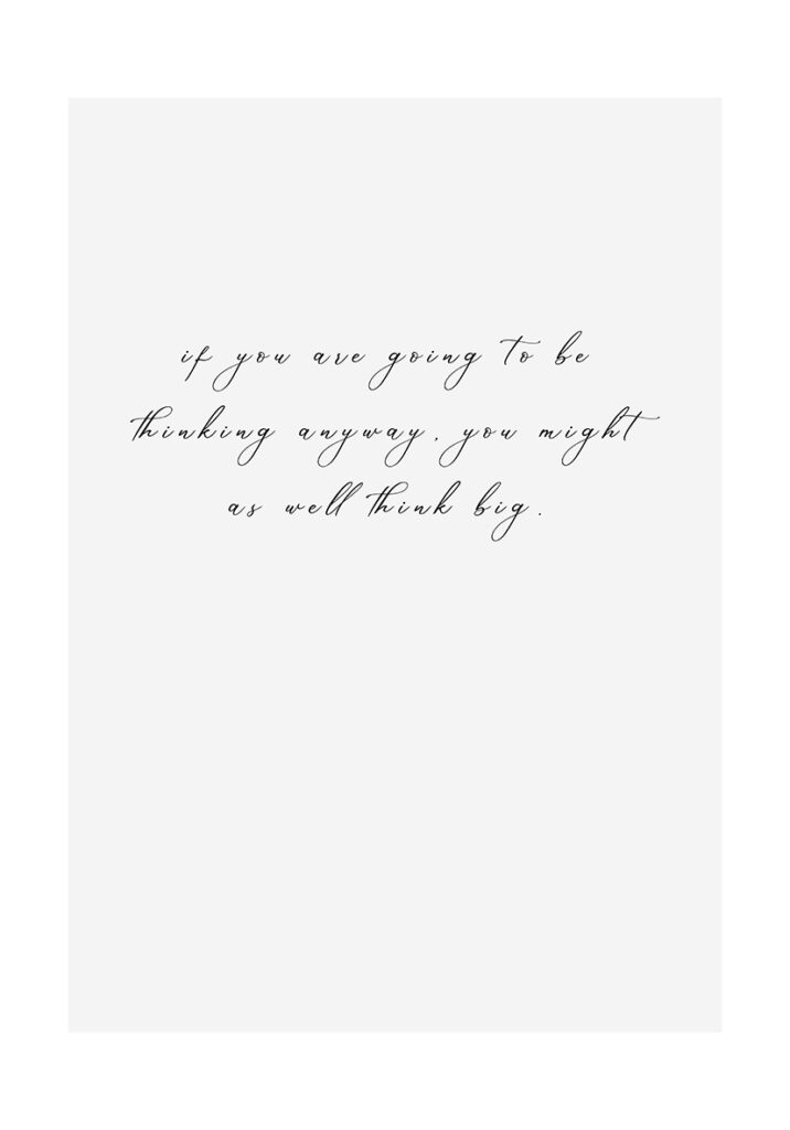 Lámina de pared con texto inspirador en script