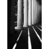 Columnas en perspectiva blanco y negro