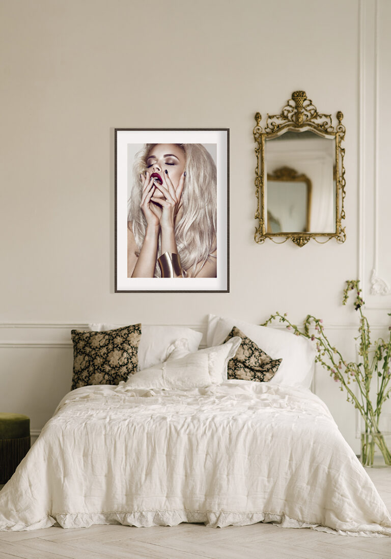 Retrato de moda con mujer rubia de estilo