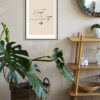 Tipografía minimalista con acento floral