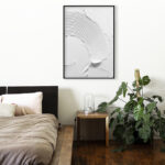 Obra abstracta minimalista en textura blanca