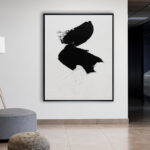 explorando la abstracción con un aire sobrio.
