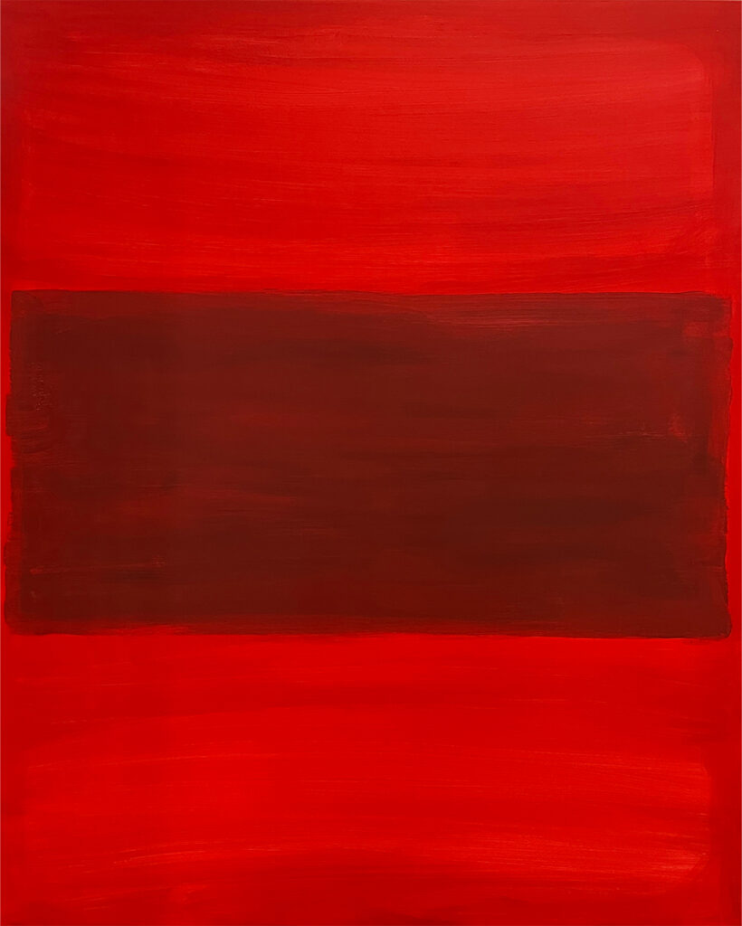 Pintura abstracta en tonos rojos con un rectángulo oscuro en el centro