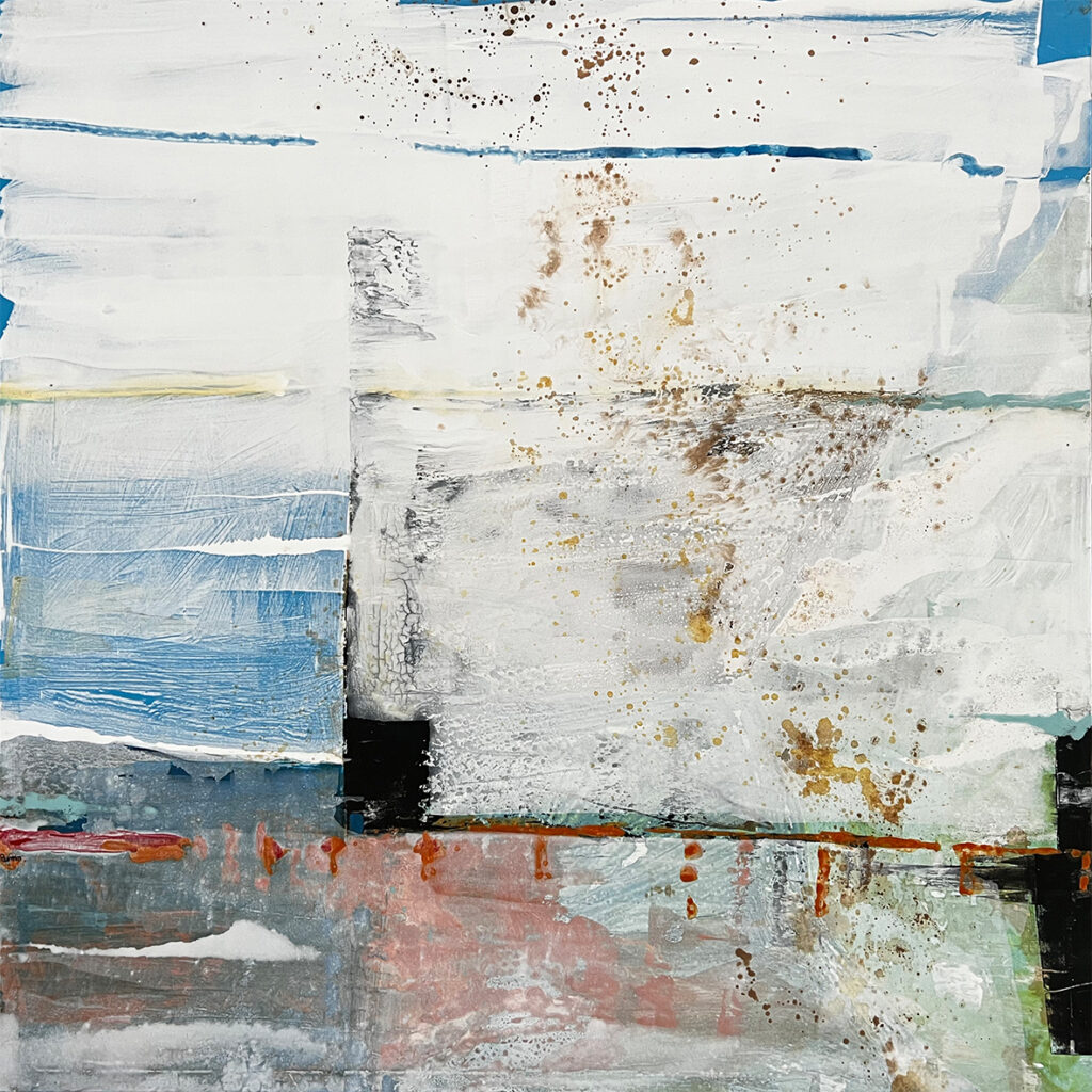 Pintura abstracta predominantemente blanca con capas texturizadas