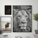 Arte gráfico en blanco y negro con temática safari