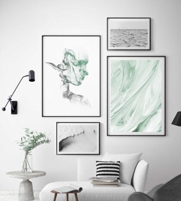 Interior moderno con impresiones artísticas