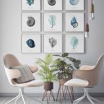 Exposición artística moderna con plantas