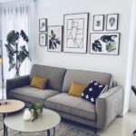 Diseño de interiores moderno con láminas artísticas