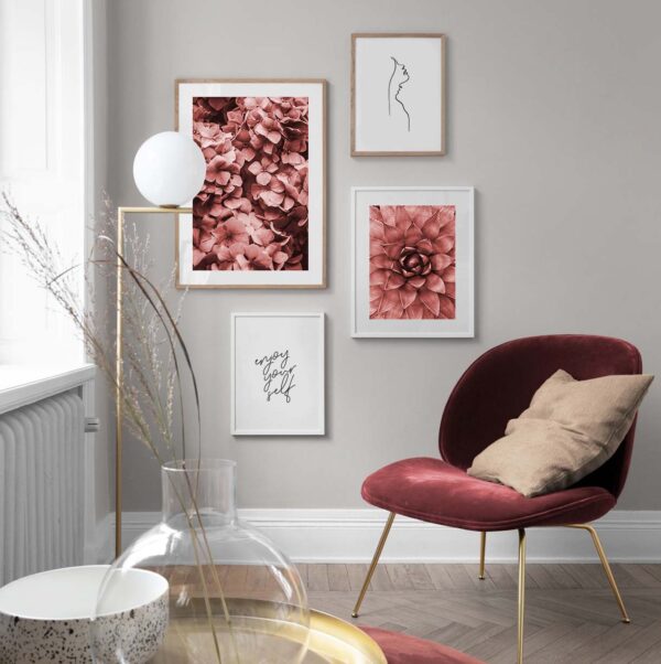 Arte gráfico moderno en interiores acogedores