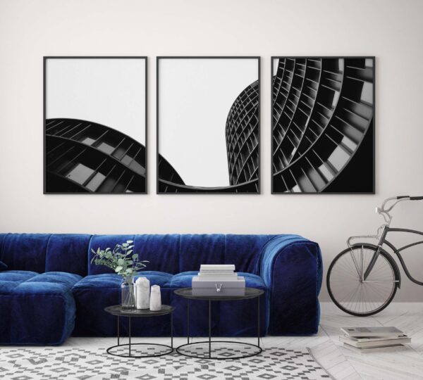 Interior moderno con láminas abstractas