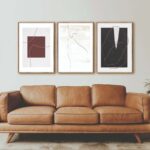 Sofá de cuero de estilo retro con arte abstracto