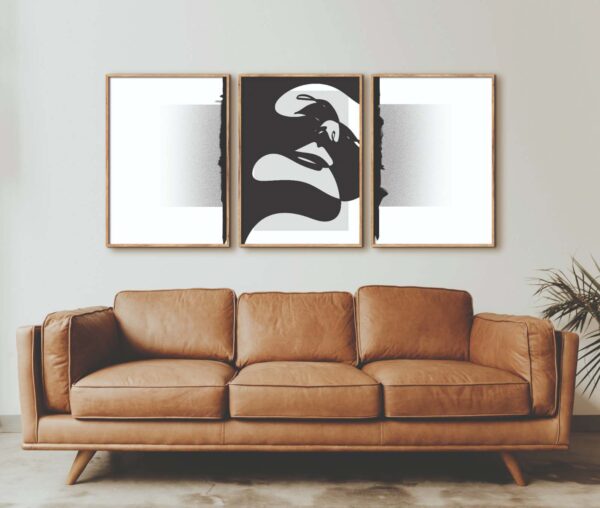 Salón minimalista con láminas abstractas