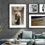 Galería de arte moderna con sofá