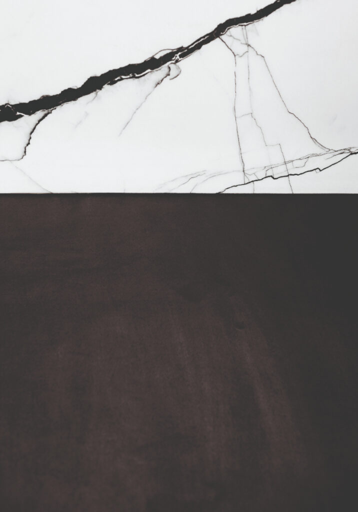 Diseño minimalista con mármol y contrastes