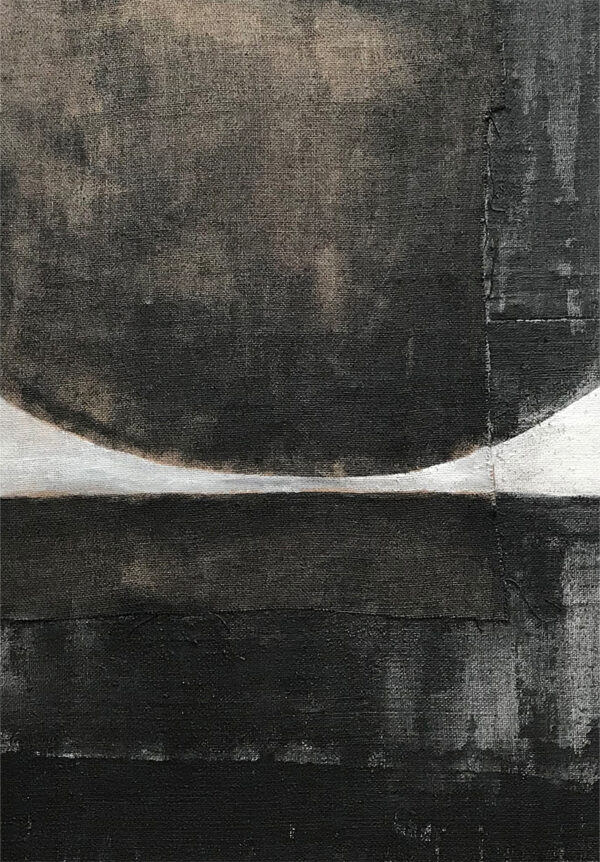 Pieza minimalista con tonos tierra