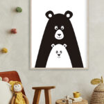 Oso Minimalista: Diseño en Blanco y Negro para Amantes del Arte Moderno
