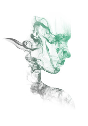 Silueta de perfil con efecto de humo abstracto