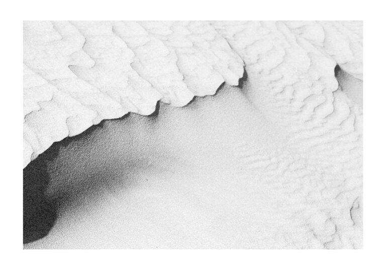 Patrón abstracto de arena en blanco y negro