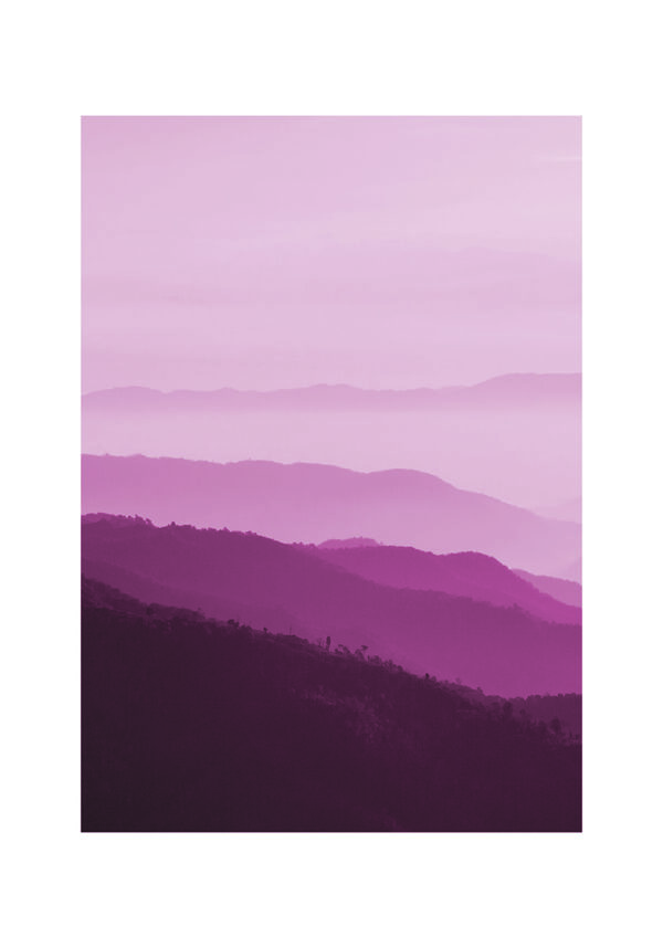 Paisaje de montaña rosa con ambiente sereno