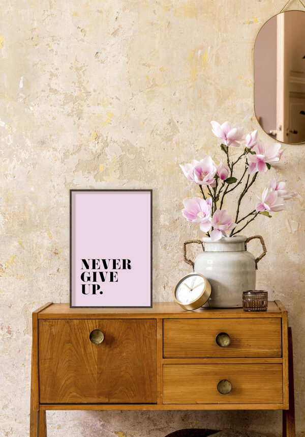 Texto motivacional sobre fondo rosa