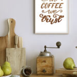 Arte con cita manuscrita sobre café