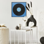 Vinilo vintage sobre fondo azul