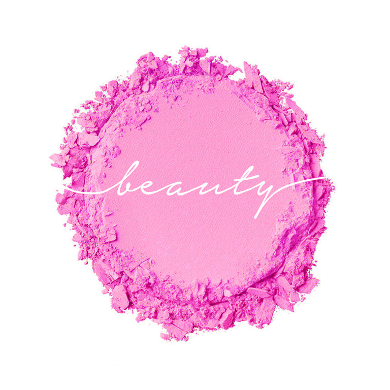 Polvo cosmético rosa con texto artístico