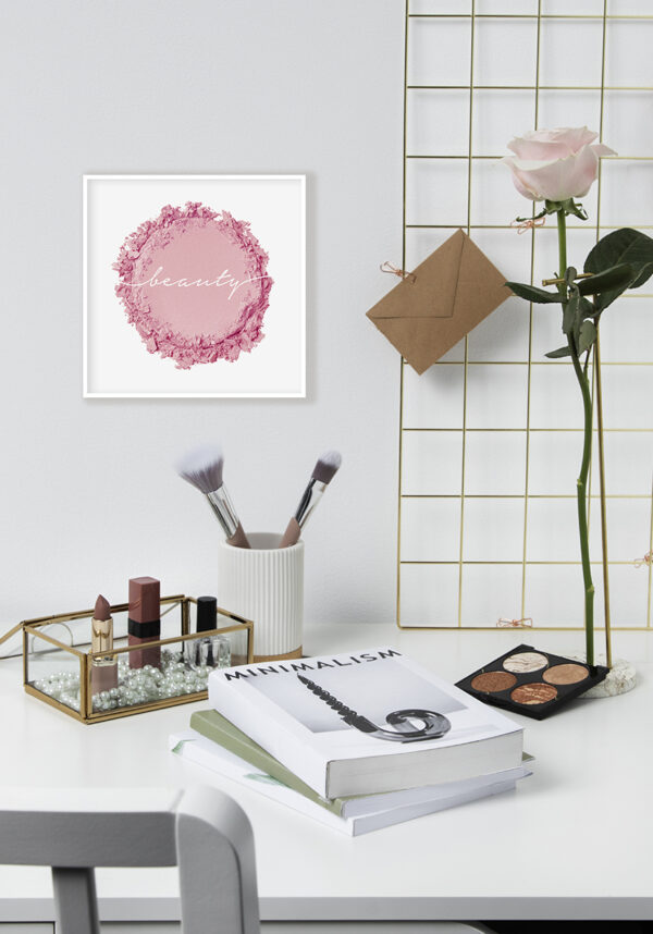Polvo cosmético rosa con texto artístico