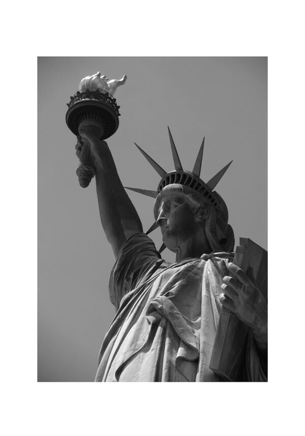 Estatua de la Libertad en escala de grises