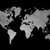 Mapa mundial plateado sobre fondo negro