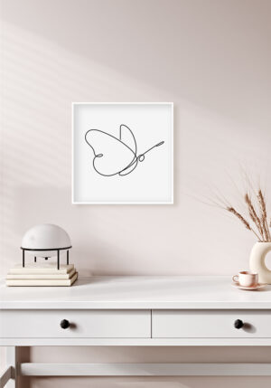 Diseño minimalista de mariposa en trazos lineales