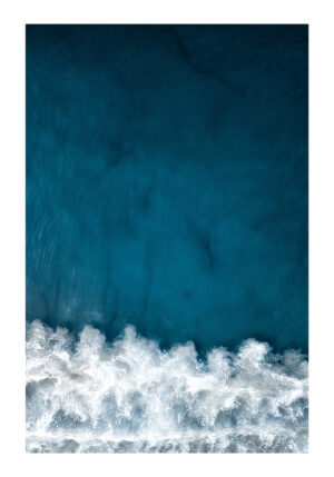 Vista aérea de olas del océano