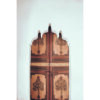 Puerta de madera decorativa con motivos exquisitos