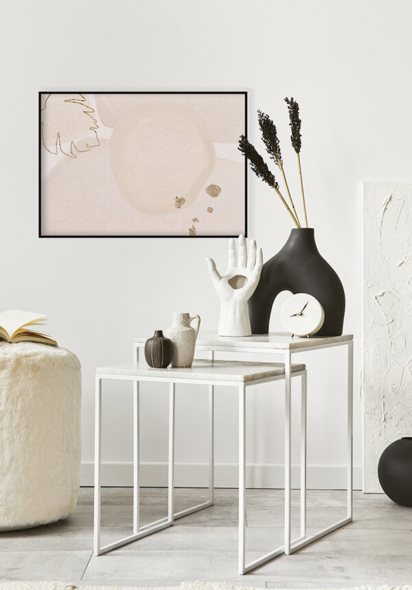 Obra abstracta elegante con acentos dorados