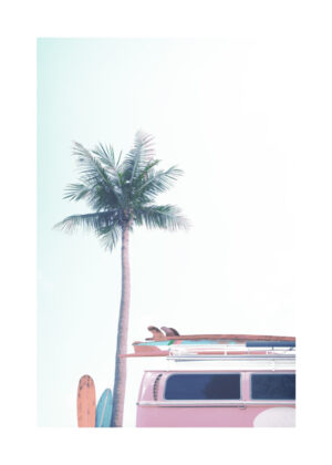 Furgoneta surfer junto a una palmera