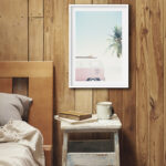 Furgoneta vintage en playa tropical