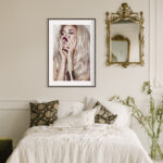 Retrato de moda con mujer rubia de estilo