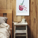 Ilustración colorida de bebida con frutas en acuarela