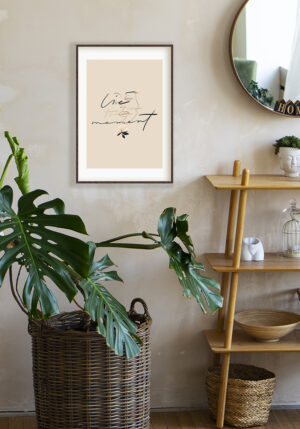 Tipografía minimalista con acento floral