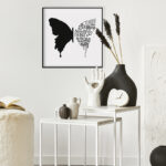 Tipografía inspiradora con silueta de mariposa