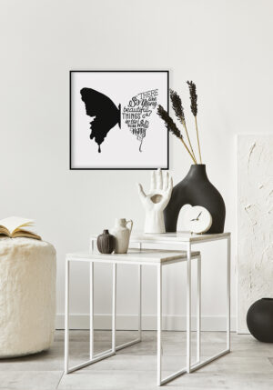 Tipografía inspiradora con silueta de mariposa