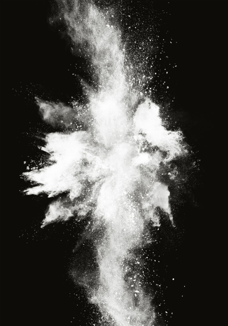 Explosión abstracta de polvo blanco