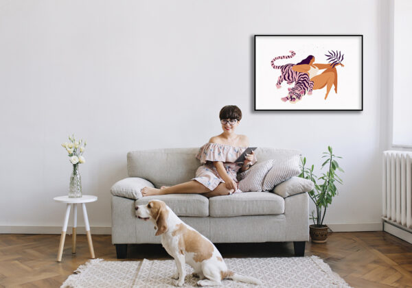 Mujer empoderada con un tigre ilustrado