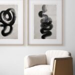 Dibujo abstracto con trazos de pintura negra
