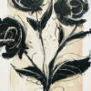 Creación mixta de tema floral oscuro y base neutra